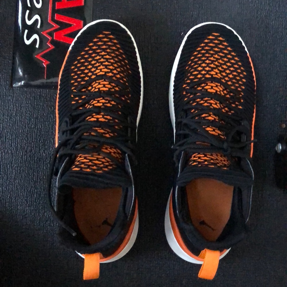 Men’s basketball shoes